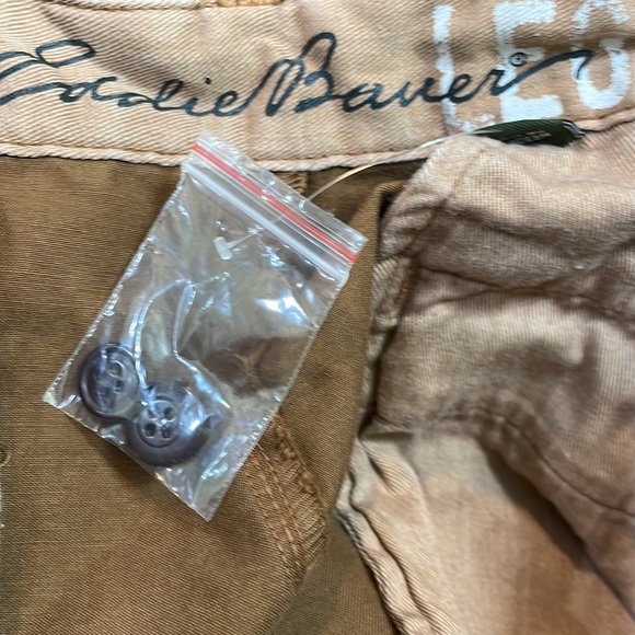 A NWOT pair of Eddie Bauer Men’s Shorts Tag size T44 Brown - Picture 10 of 12